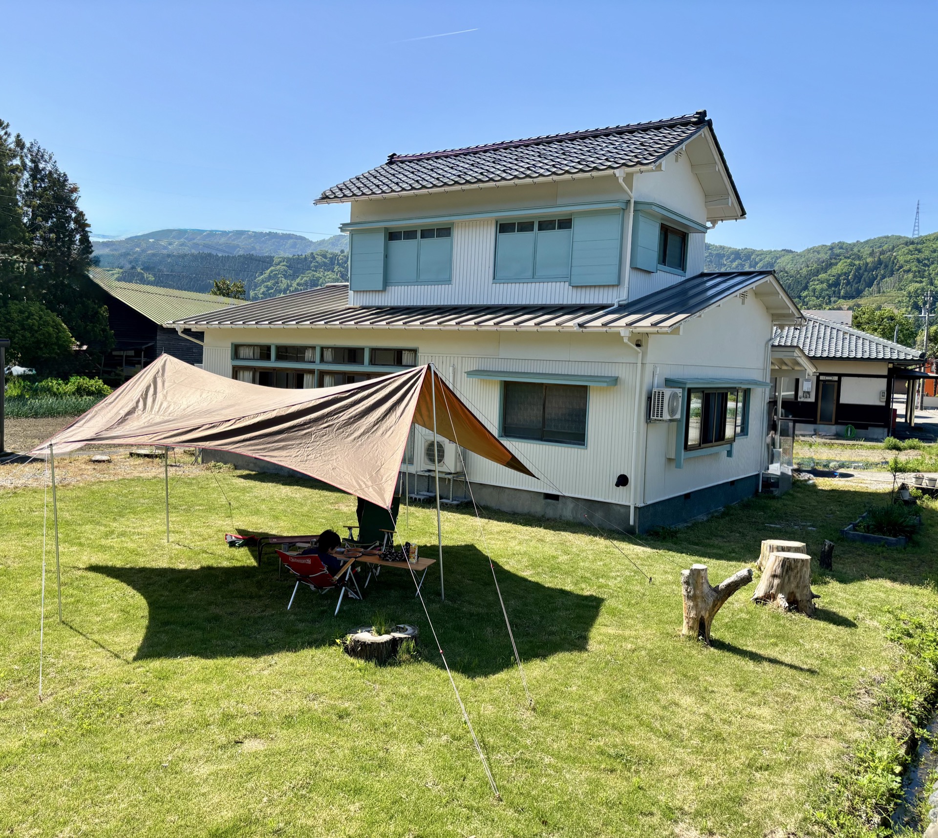 広い芝生の庭